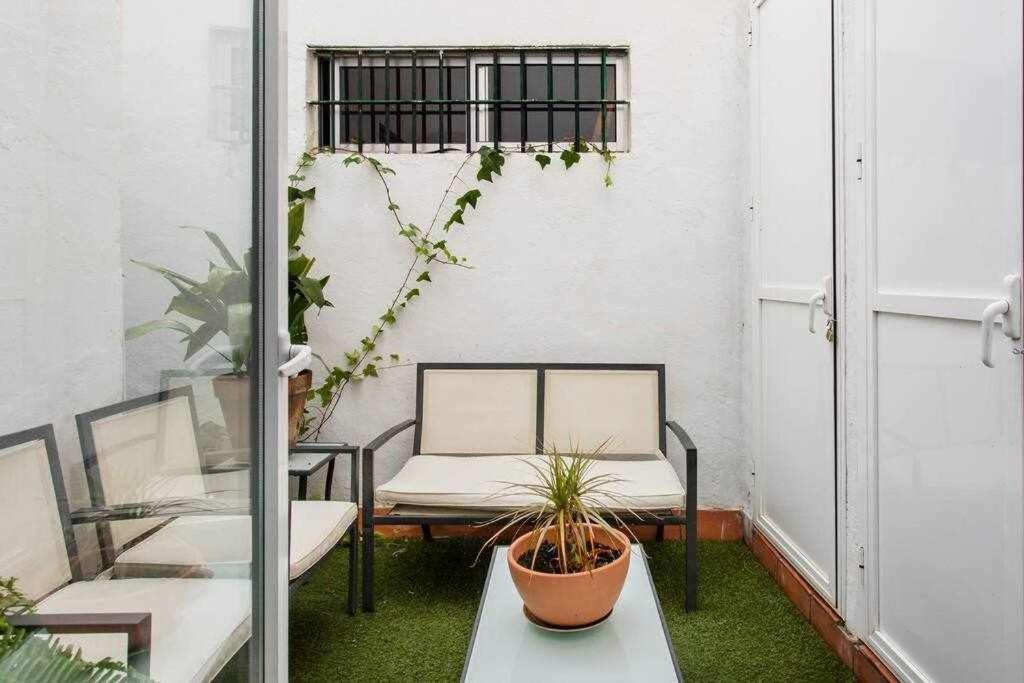 Lujoso Apartamento Con Patio En Triana Sevilla Exterior photo