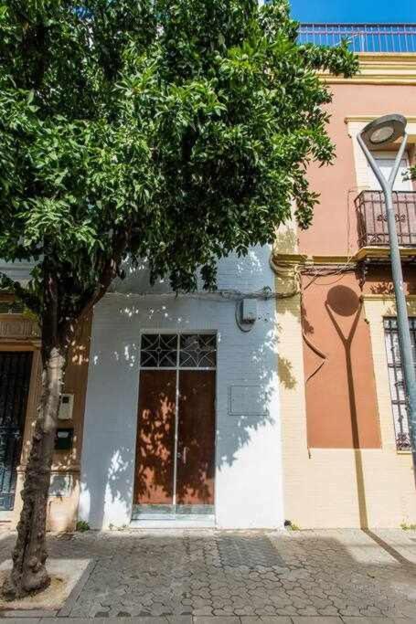 Lujoso Apartamento Con Patio En Triana Sevilla Exterior photo